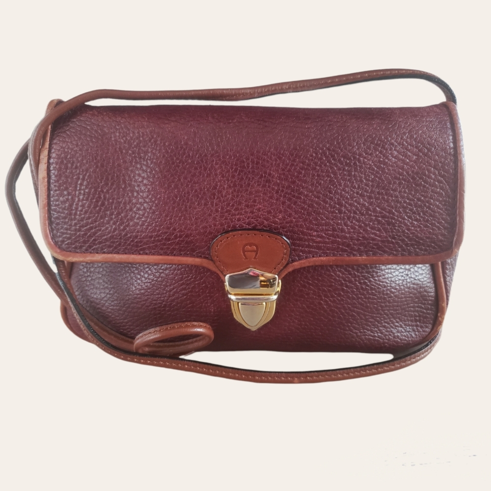 Etienne Aigner crossbody/shoulder vintage bag.